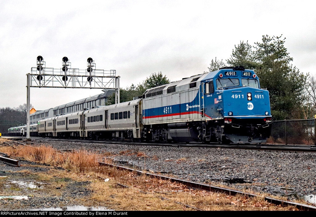 MNCR 4911 on train 49